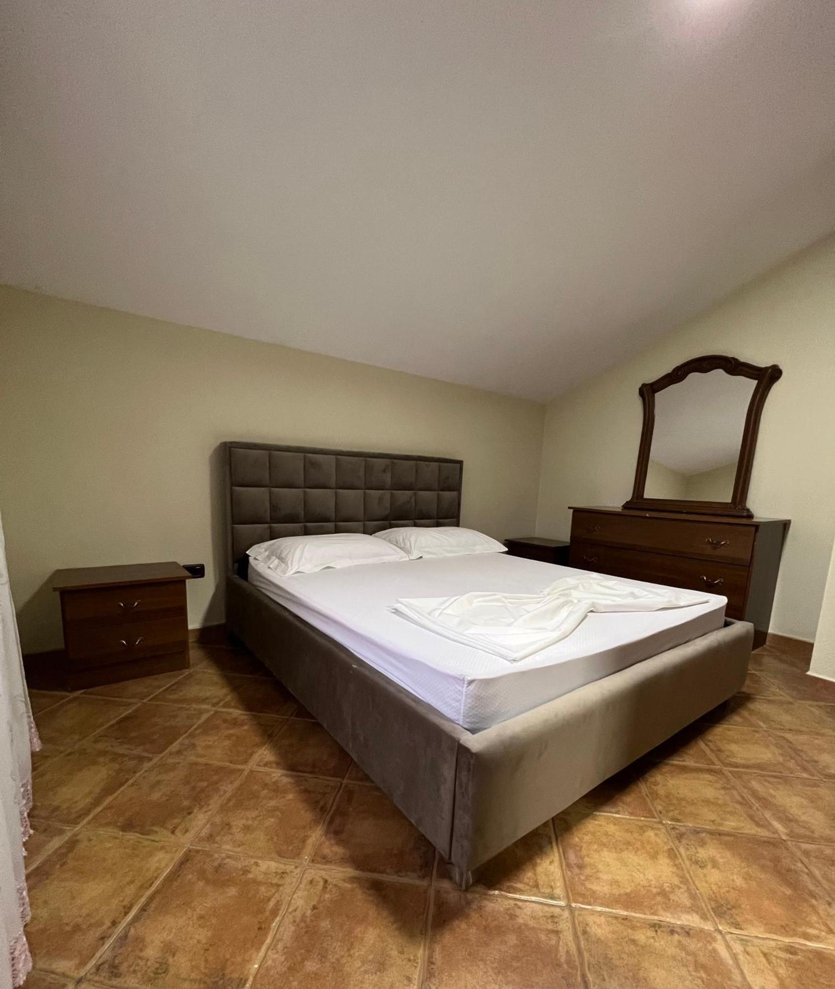 Villa Sokoli, Enjoy Sunset At This Spacious Apartment Τίρανα Εξωτερικό φωτογραφία